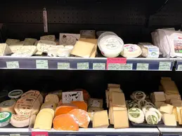 451-biocoop-les-arcades-saint-etienne-magasin-bio-fromage-chevre-brebis-laitage.webp